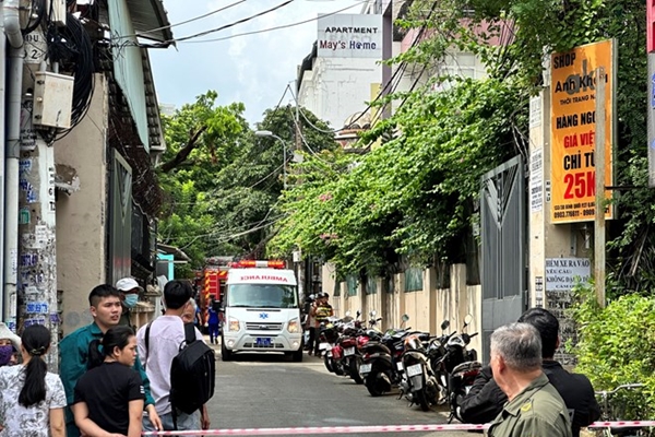Thành phố Hồ Chí Minh Giải cứu kịp thời người mắc kẹt sau sự cố sập nhà